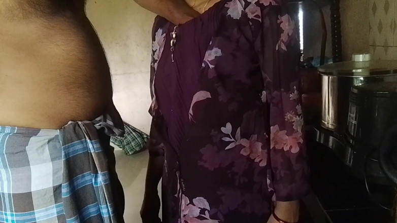 Bijukumar: bhaartiy ganv ka jora kichan men seks kar raha hai
