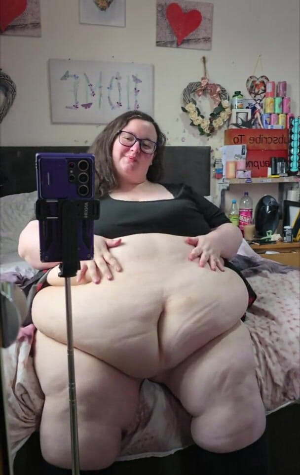 SSBBWLadyBrads: SSBBW bbw břicho bohyně v koupelně strip