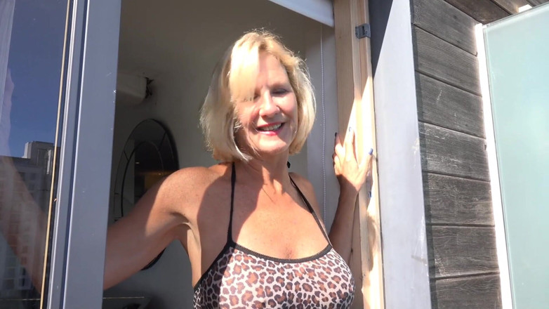 Dirty Doctors Clips - Solo Mature Playtime: Vestido com estampa de leopardo e brincadeira com vibrador