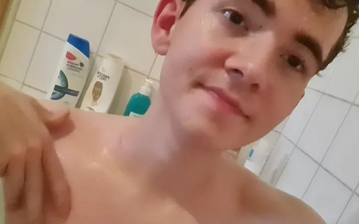 Prettyboi2000x: Video From Bathing Yesterday Owo! Any Donations or Likes Are...