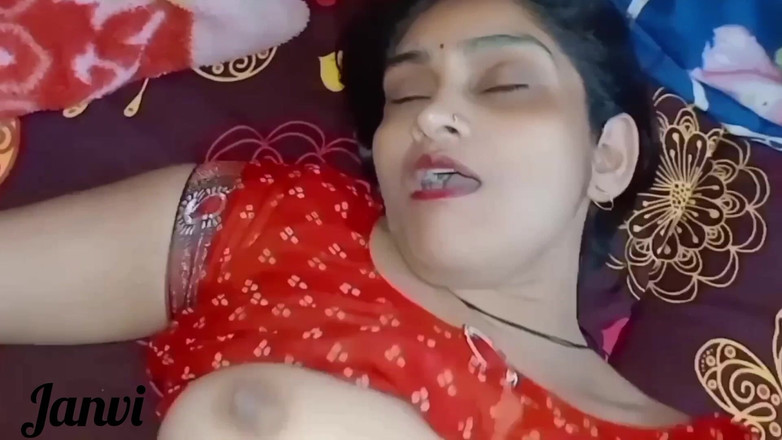 Janvibhabhii: Meine süße stiefschwester war allein ihr schlafzimmer, als ich ihr...