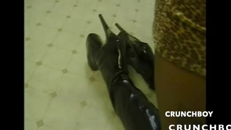 Bitch Girl Video: Doppelte penetration, anal und muschi mit freunden mit creampie-Ende