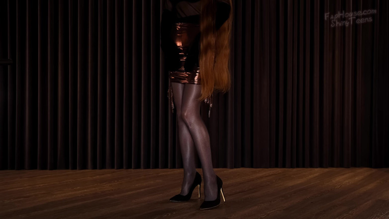 Shiny teens: 915 Collants brillants, mini-jupe en bronze et gants