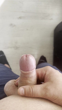 Young Man Masturbates and Close-ups in HD Quality