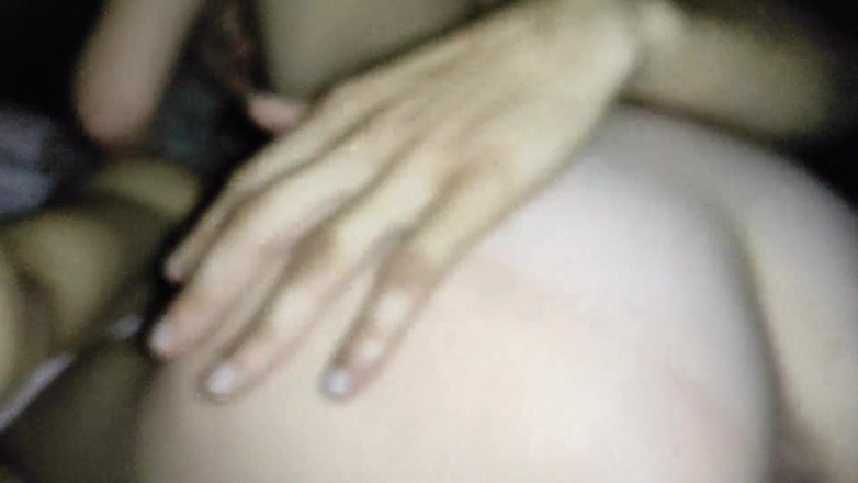 Taboo Room: Études de demi-sœur à l’Université Yale, un demi-frère vient régulièrement lui...