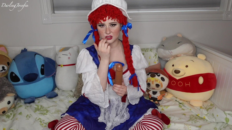 Darling Josefin: Precum spela med Dolly Dom