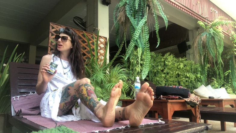 Goddess Maya: Smoking Fetish &amp; Feet Outdors