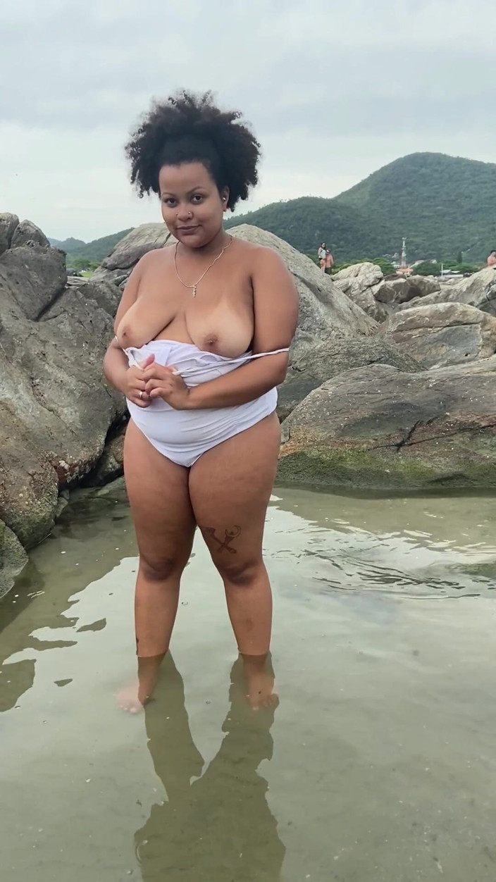 Cutiepiie Chubby: Kompilace nahoty na pláži