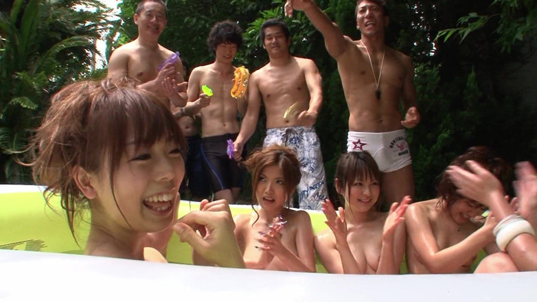 Slamming Asian Orgies: 레즈보 즐기는 아시아 소녀들과 레슬링