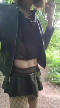 Fantasme De Pute. Cam4 En Foret De Brunoy Cumslut En Recherche D'offrandes De Sperme En Public Vanessabitchx