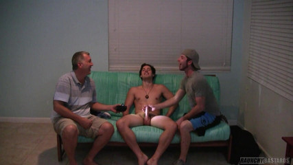 Raunchy Bastards: Johnny Cinco baştan çıkarıyor