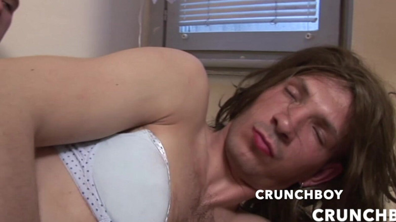 Bareback porn with straight boy: Video bokep pertama cewek cantik ini disepong sama cowok berjenis...