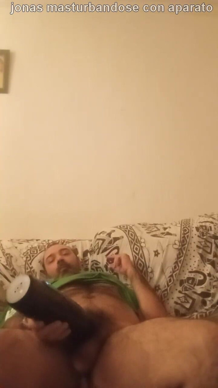 jonasxulo: Jonas se masturbando com bribrador