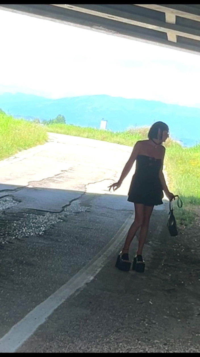 Andreina Naty: Sculettando Sotto Il Ponte