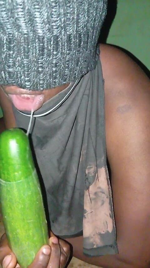 Badman4606: Cynthia jago banget nyepong kontol hitamku