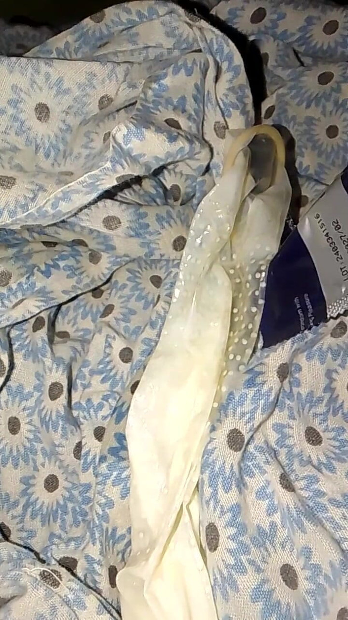 Jaanu294: Fratele meu vitreg, sora mea vitregă, mângâie, precum și patul de...