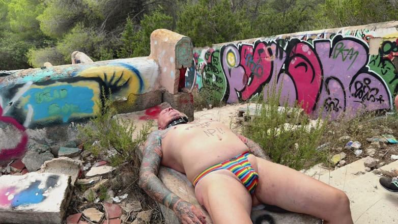 NaomiPerv: Trans Mistress Naomiperv Uses Whip an Nipple Clamps Outdoors