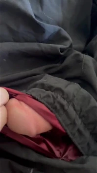 饥渴的陆军士兵穿着他的pt制服撸管