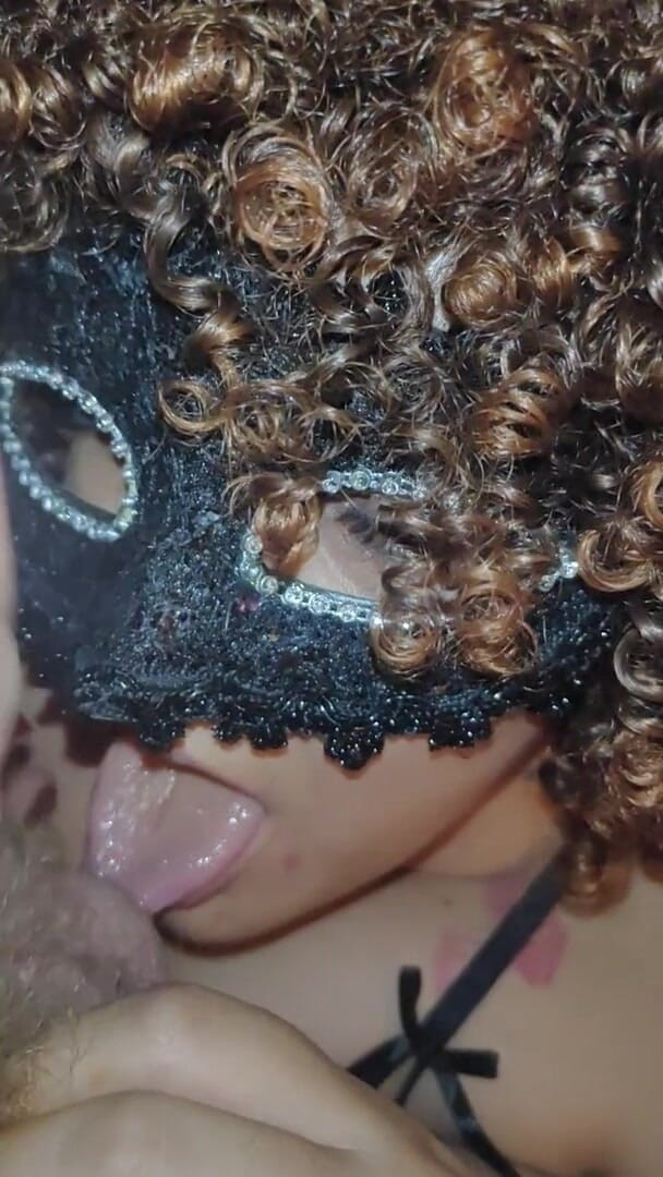 AmateurSex95: Onun yarağını emmeyi gerçekten seviyorum