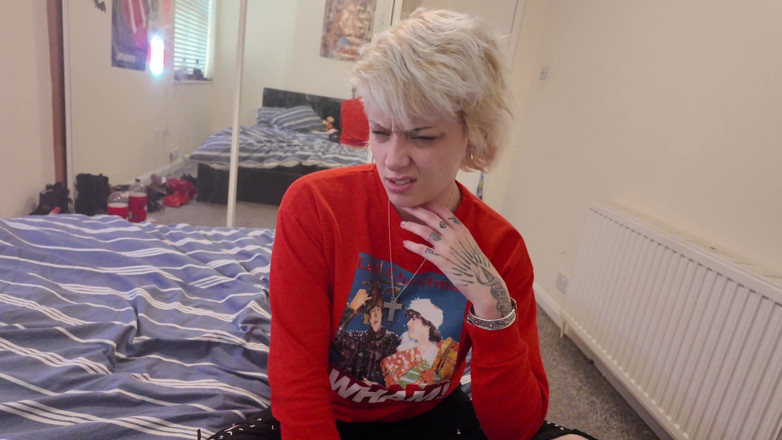 Glitterqueen1999: Atrapado masturbándose por madrastra - reacia a la diversión tabú