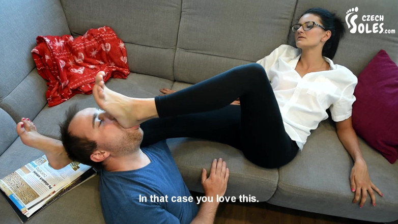 Czech Soles - foot fetish content: Soțul infidel este pedepsit cu picioarele