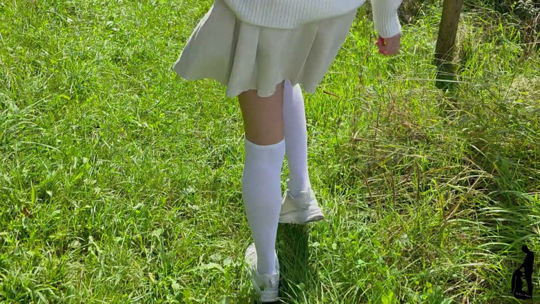 Malou-Nu: He Films Me!! Pee Under Observation
