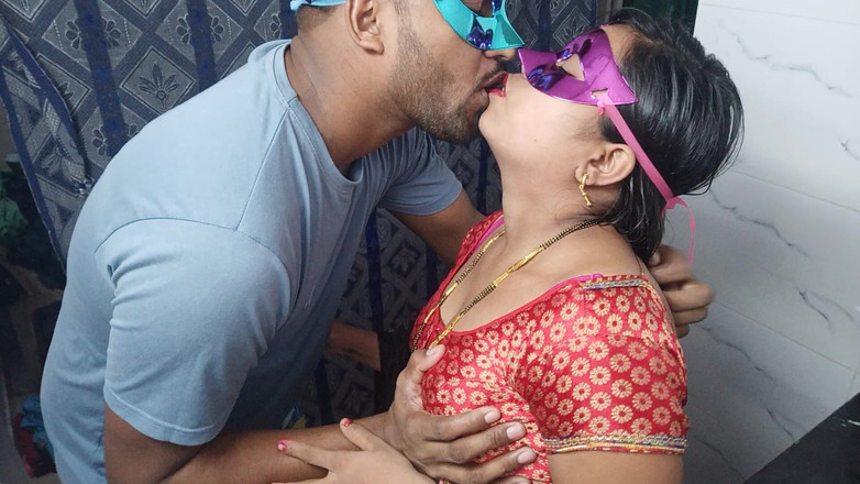 Hindi-Sex: हॉट देसी चोदने लायक मम्मी परफेक्ट गांड के साथ लंड की सवारी करती है - असली शौकिया घर का बना भारतीय हिंदी सेक्स