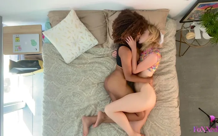 Jenna Foxx: Jenna Foxx interracial lesbian orgasms with Chloe Cherry
