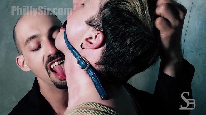 Philly Sir Videos: Su richiesta: Un bacio del vampiro