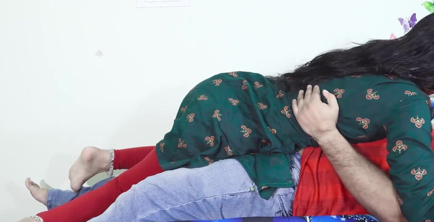 Your Priya: En tatlı genç üvey kız kardeş yüksek sesle inleyerek ve Hintçe...