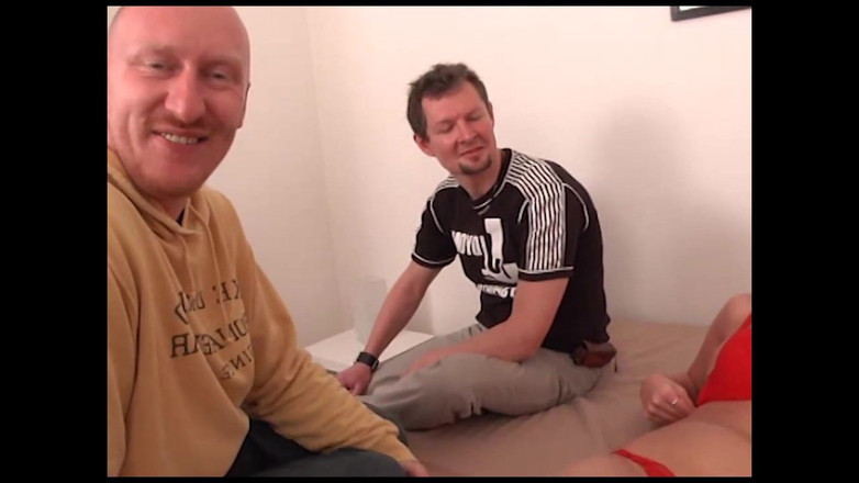 Muschi movie official: Curvă flămândă suge pula de parcă viața ei depinde de...