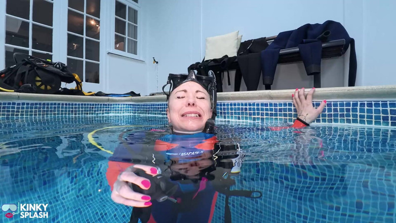 UKCuteGirl Lucy Lauren: Scuba Retreat Day 2 - Secret Pussy Vibe During Lesson