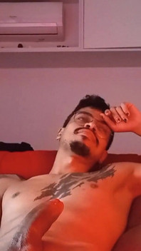 PAWG Sitter stor röv och orsakar en förstörd orgasm Ft. Amber Kai