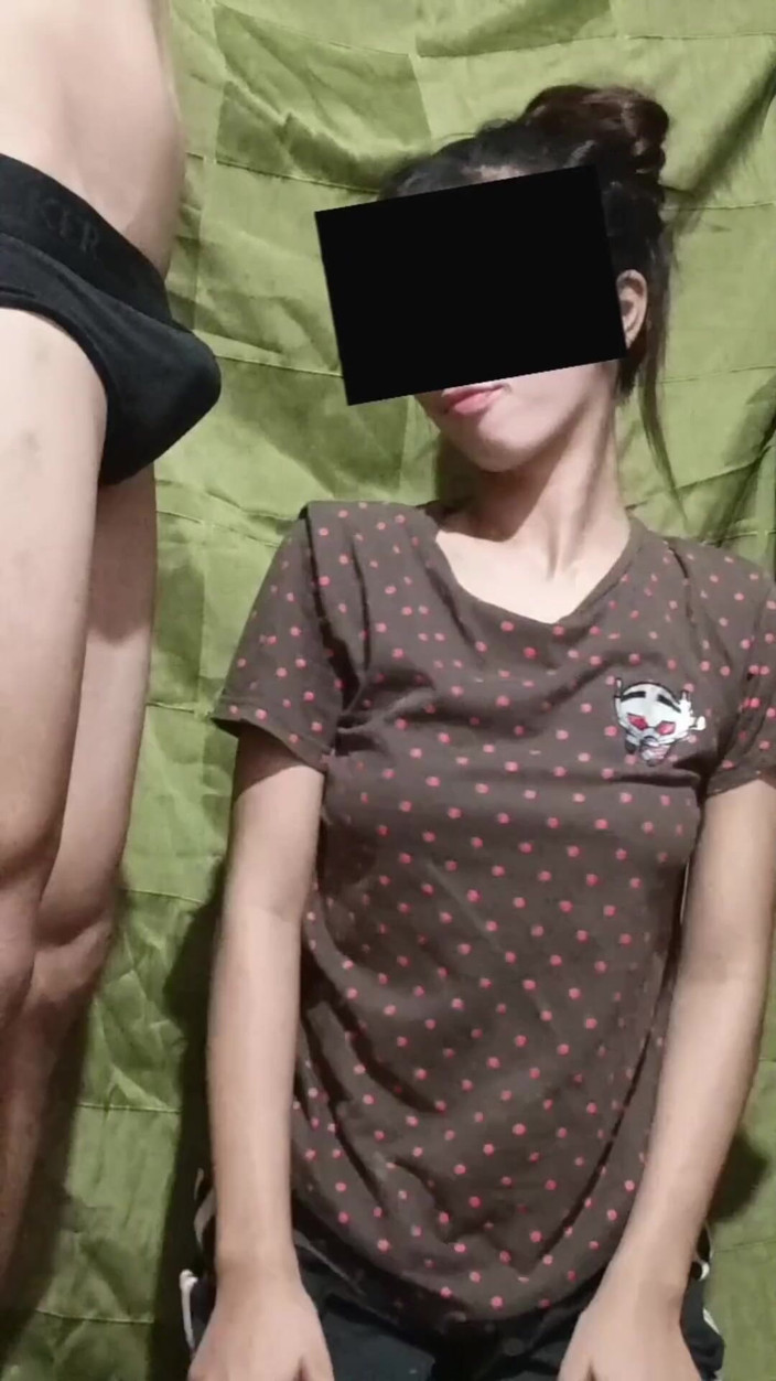 YammyPH: Pinay Girl First Time Sucking Cock