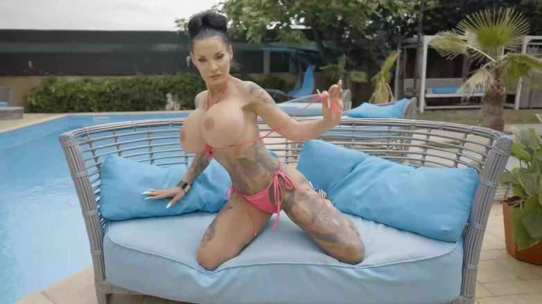 MILF and Big Wet Tits XXX: MILF dengan tetek besar menghisap dan berkongkek