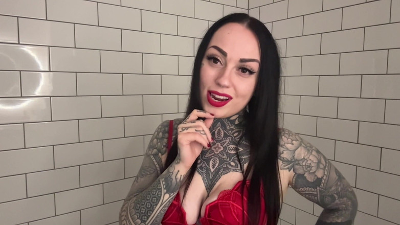 Miss Valentina: Trò chơi thoát nước gợi cảm JOI