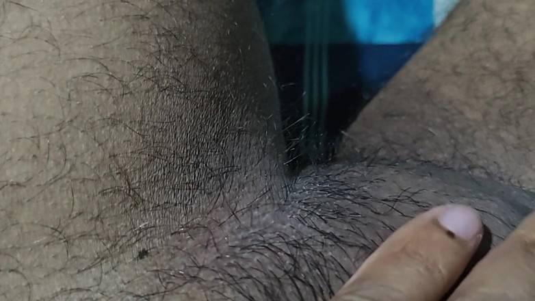 Hot Chilli 2025: 部屋で巨根を遊ぶアジアの村の男の子