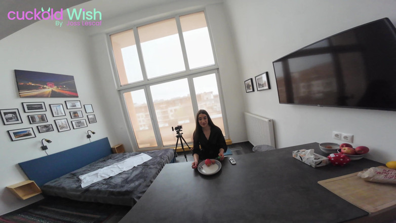 Joss for Cuckold wish: Candie Luciani geneukt in de keuken