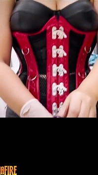 2 Dominatrix Asia menambat seorang hamba