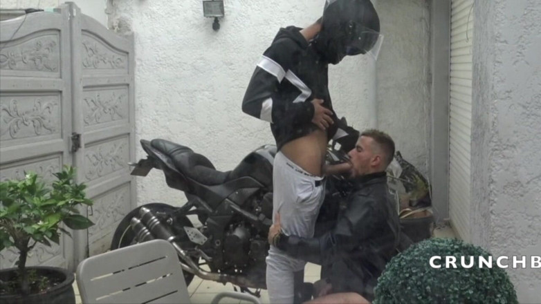 CREAMPIE BOYS FROM MADRID: Me foda de suspensório