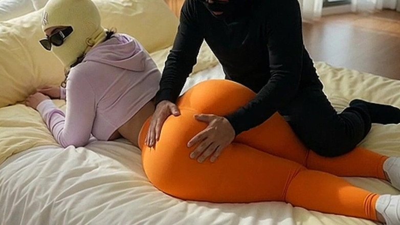 Animate golden: Petite Big Ass Girl Teasing with Her Ass in Bedroom
