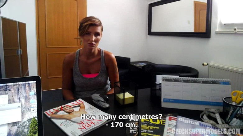 Czech Supermodels: Supermodelos checas 3: Gabriela: tramposa traviesa se extiende y se lo...