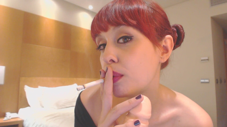 Candystart Videos: Sigara içme oral seks. Bakış açısı ve göz teması