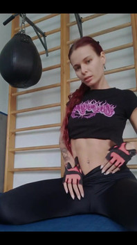 She Loves to Show off