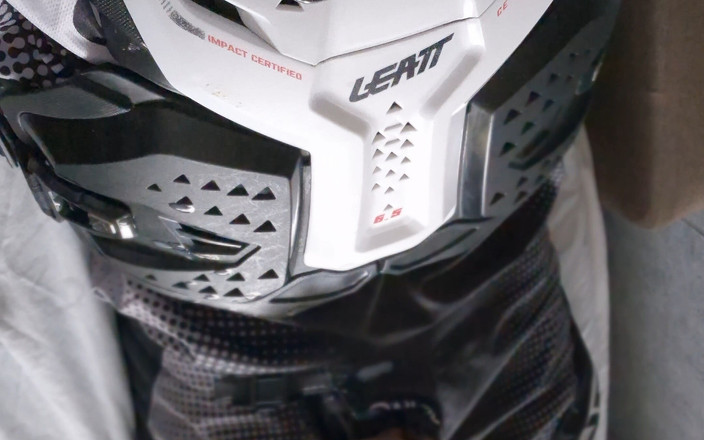 Sneakersmax98: Saya melancap Seperti Ini Setiap Hari