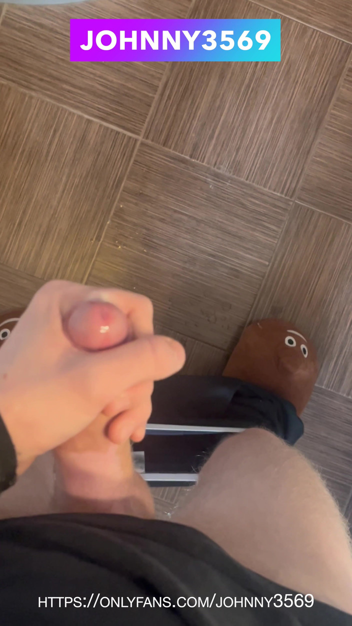 Johnny69227: Compilație de spermă tânără - ejaculări uriașe, gemete, pulă mare, orgasme...