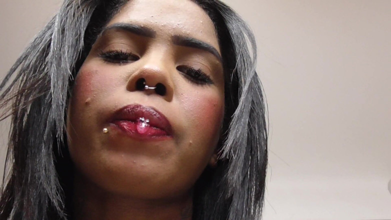 Solo Austria: Negra princesa Estrella cuspindo em primeiro plano!