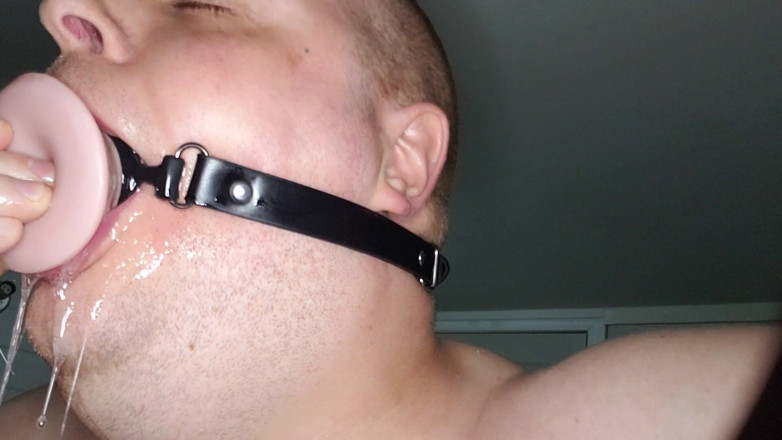 Charlieboy69: Garganta profunda em um vibrador de 7 polegadas com anel de...