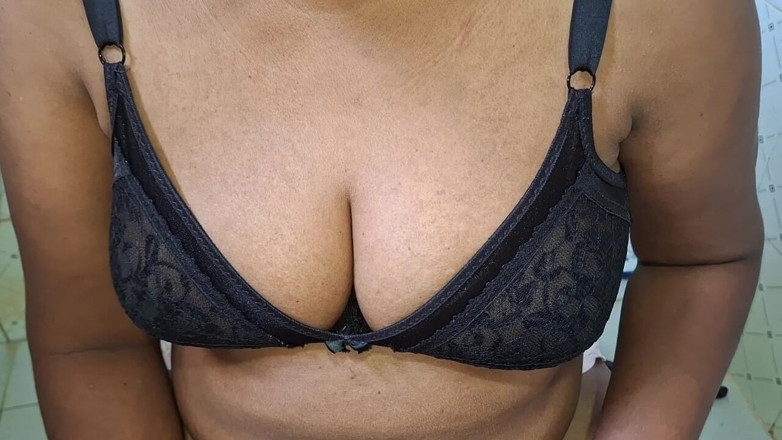 Teena New: Wanita di bilik air - video terhangat