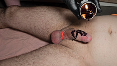 Twittiy: Cera della candela e massaggio prostatico sul cazzo - bsdm